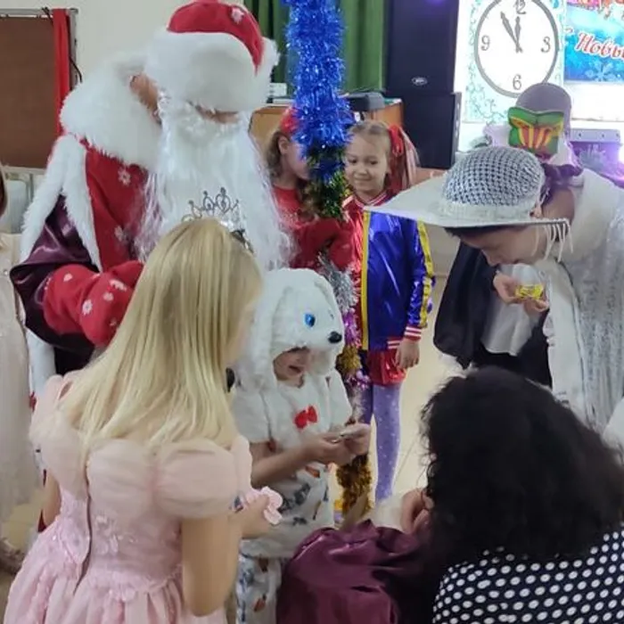 Новогодняя театрализованная игровая программа «В гостях у ёлочки!» в рамках «Десятилетия детства»