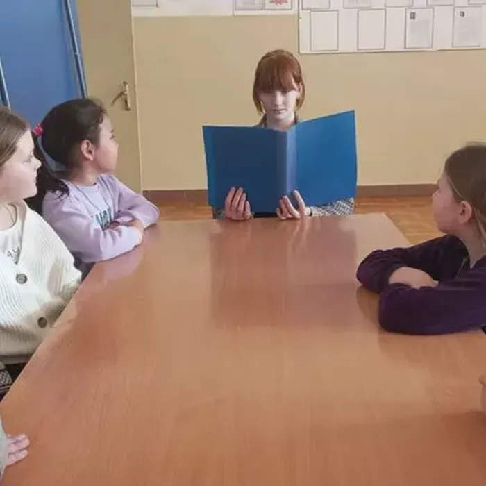 Литературный сундучок "Истории и традиции праздника", посвященный Всемирному дню писателя