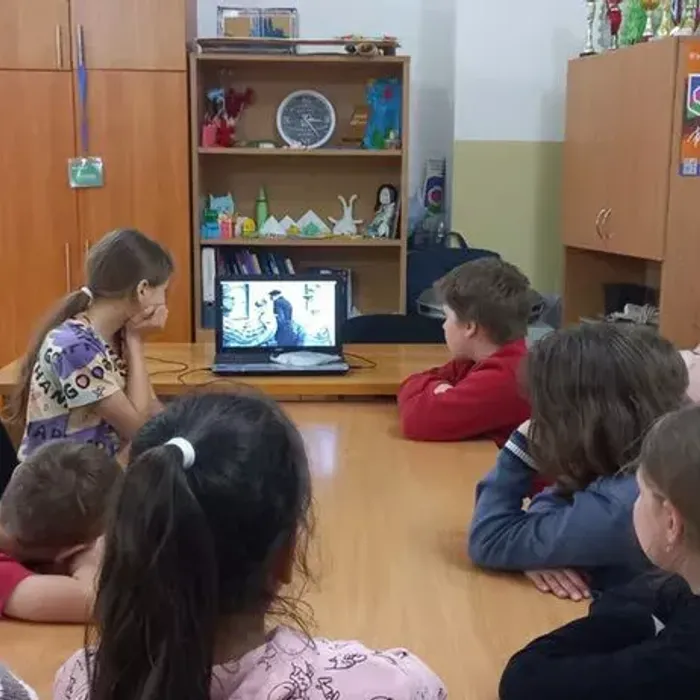 Кинолекторий, посвященный Международному дню освобождения узников фашистских концлагерей «Не отнимайте солнце у детей», клуб хут. Уташ
