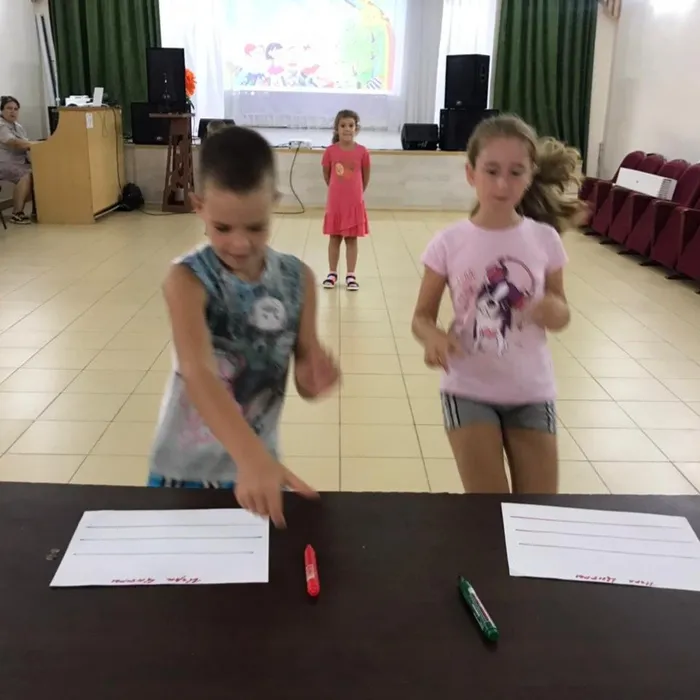 Театрализованная игровая программа, посвящённая дню знаний "Путешествие в страну Знаний" в рамках "Десятилетия детства"