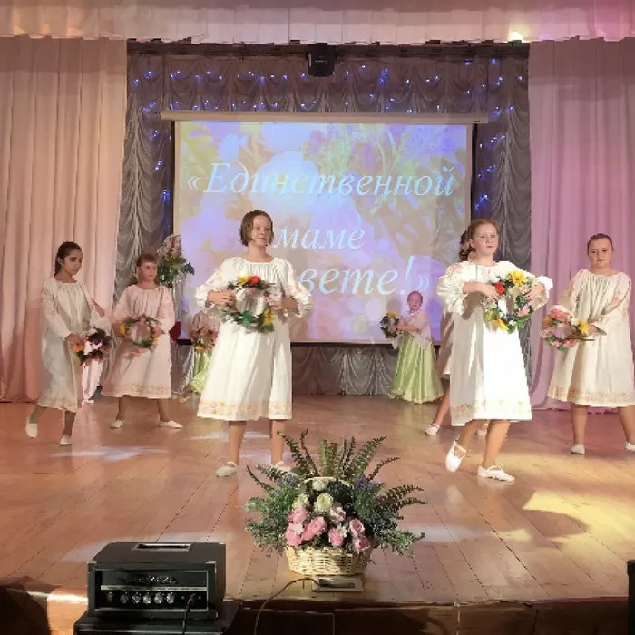 Концертная программа, посвященная Дню матери «Единственной маме на свете»