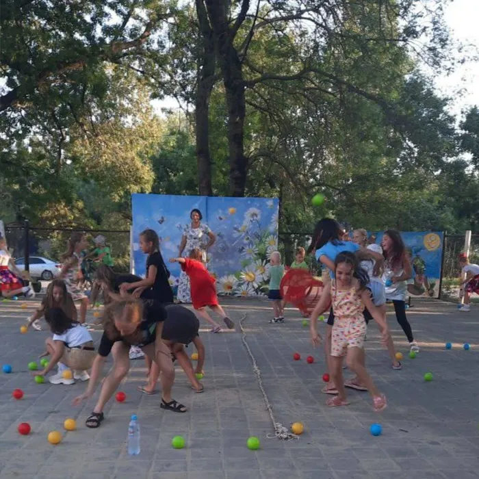 Тематическая про-грамма «День друж-бы», посвящённая Между-народному дню дружбы